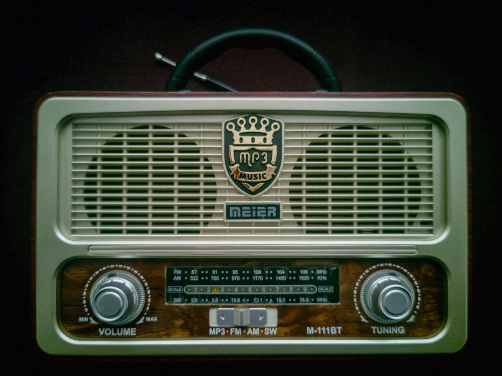 Radio Modulation: The Difference Between AM and FM